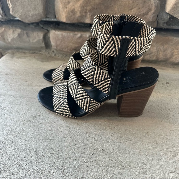 Universal Thread || Emely Huarache sandals in black - Picture 2 of 8